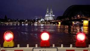 «monumentales systemversagen» trage mitschuld am flutdrama in deutschland. Wegen Hochwasser Kaum Noch Schiffe Auf Dem Rhein Welt