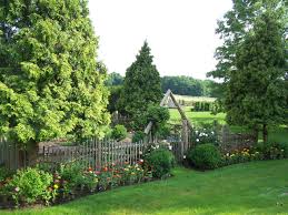 A potential and probable problem for nearly any vegetable garden is that of keeping animals out. Vegetable Garden Fences Houzz