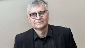 Staatssekretär besucht Kupferdächle in Pforzheim und spricht mit  Jugendlichen über Popmusik