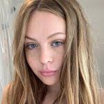 Corrina Gray's Instagram, Twitter & Facebook