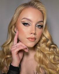 Anna Iwanicka The Make Up...