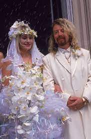 Check spelling or type a new query. Blind Vor Liebe 12 Echt Schrage Promi Hochzeitskleider Brigitte De