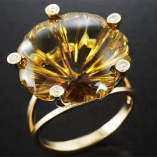 Tidak hanya untuk pernikahan atau tunangan, cincin emas bisa jadi pilihan aksesoris yang membuat tampilan kamu lebih menarik. Cincin Emas 126 Gambar Model Wanita Dengan Emas Putih Dengan Amber Dan Dengan Opal Emas Hitam Yang Indah Dengan Agata Dan Tanpa Sisipan