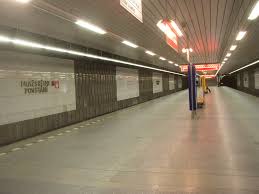 Zejména jeho vojenský proud počítal s masovou ozbrojenou akcí od prvních dnů nacistické okupace. Prazskeho Povstani Prague Metro Wikipedia