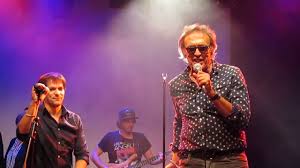 Tous les rapaces du pouvoir menés par un gros clown sinistre plongent vers moi sur la musique d'un piètre accordéoniste , j'crois pas qu'ils. Jean Patrick Capdevielle Wikipedia