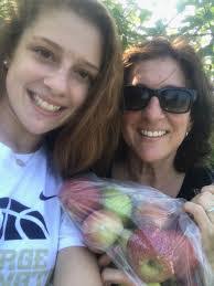 Anna Lemaster's Instagram, Twitter & Facebook