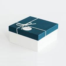 Anda dapat menulis ungkapan seperti, ini sedikit hadiah dariku untukmu atau hadiah istimewa untuk yang teristimewa. Cetak Kotak Hadiah Cenderamata Gift Box Printing