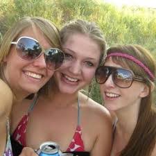 Ariel Kinney's Instagram, Twitter & Facebook