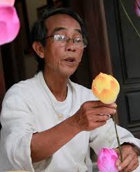 Gìn giữ hồn sen giấy