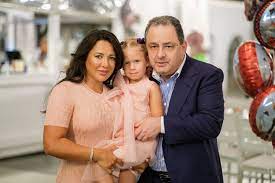Se iubeşte vanghelie cu oana mizil. Cum S Au ImbogÄƒÅ£it Marian Vanghelie È™i Oana Mizil In Pandemie Acum Vor SÄƒ IÈ™i ExtindÄƒ Afacerile Impact