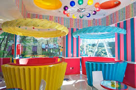 dylan s candy bar has these tasty pop up displays right in the store sweetretail dylan s candy dylans candy bar nyc candy bar