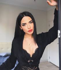 Anais Adli Kullanicinin Brunettes Panosundaki Pin Sac Ve Makyaj Fotograf Guzellik Kizlar