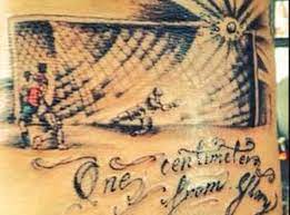 Il forte calciatore attaccante cileno pinilla, in forza alla squadra del palermo ormai già da qualche anno, atleta anche della nazionale del cile, ha le braccia completamente coperte di tatuaggi e una grande. Chile Striker Mauricio Pinilla Gets Tattoo Of Agonising Last Minute Shot That Hit That Bar Against Brazil The Independent The Independent