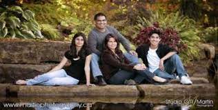 Photography Poses Family With Older Kids 45 Ideas Photography Poses Family Family Picture Poses Family Portrait Poses