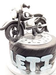 Ideas originales y trucos de decoración. Tarta Motera De Cumpleanos Moto Modelada En Fondant Tartas Modelos De Tortas Pasteles De Fondant