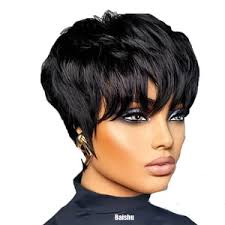 Levensecht korte vrouwelijke kapsels in gevarieerde lengte en stijlen