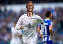 Cristiano ronaldo 'admits he's fed up with nig. Cristano Ronaldo S Bust Turned Into A Meme And The Internet Is Winning