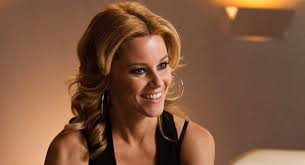 Elizabeth banks was born elizabeth mitchell in pittsfield, a small city in the berkshires in western massachusetts near the new york border, on february 10, 1974. Elizabeth Banks Talks Kicking Chris Pine S Butt The Hunger Games And 30 Rock Versus Scrubs