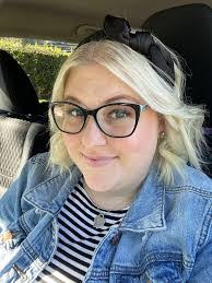 Amanda Scarcella's Instagram, Twitter & Facebook