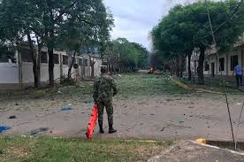 Carro bomba en la brigada 30 del @col_ejercito en cúcuta, norte de santander. 8h3plerh Wylwm