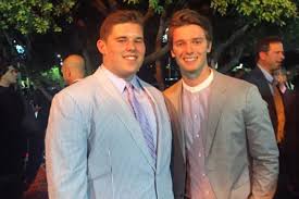 Arnold's muscles could transport 264 pounds to his chest and then power that to the sky without using his legs. Patrick Christopher Schwarzenegger Die Ungleichen Arnie Sohne Gala De