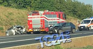 Scooter contro autocarro nel centro di roma: Roma Incidente In A1 Due Persone Perdono La Vita Tg24 Info