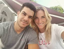 Több hasonlóság is van az olimpiai bronzérmes kapás boglárka és párja, telegdy ádám között. Vege Babos Timea Es Szerelme Ket Es Fel Ev Utan Szakitottak Szmo Hu