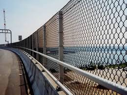 What sets diamond fence apart from its competitors? Chain Link Fence For Road Fence Storehouse Sports Yard