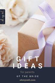 10 Gift Ideas For The Parents Of The Bride And Groom Oh My Veil Sentimental Wedding Gifts Practical Wedding Gifts Creative Wedding Gifts