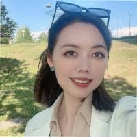 Eve Zeng's Instagram, Twitter & Facebook