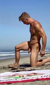 Spy guy in nude beach - ThisVid.com