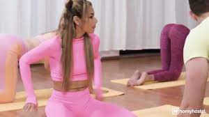 Squirting Yoga Class - Veronica Leal - EPORNER