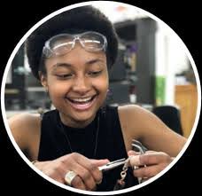 Leanna Conrad's Instagram, Twitter & Facebook