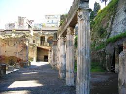 It lies at the western foot of mount vesuvius, on the bay of naples. Palestra Ercolano Wikipedia