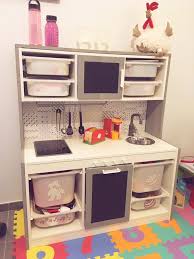 une cuisine pour enfant avec trofast kinderkuche ikea spielkuche ikea kinderkuche