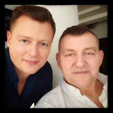 Narzeczeni tworzyli parę przez osiem lat. Kim Jest Ojciec Rafala Brzozowskiego Ludziom Szczeka Opada Kiedy Dowiaduja Sie Prawdy