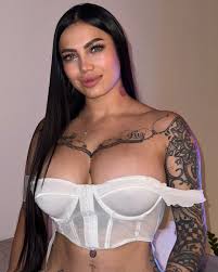 Lizmar Flores - Free pics, galleries & more at Babepedia