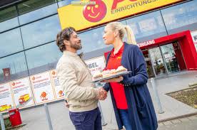 ) in cologne, germany geboren. Poco Die Neue Folge Mit Tv Star Janine Kunze Mobelmarkt