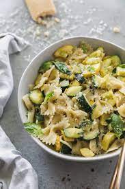 Easy Summer Zucchini Pasta Recipe Yellow Squash Recipes Zucchini Pasta Recipes Zucchini Pasta