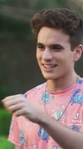 Tammy (Joe Torbell) Maxi (Giuli Montepaone)