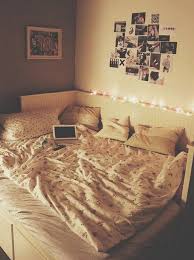 32 Comfy Small And Simple Hipster Bedroom Decorating Ideas Dream Rooms Cool Rooms Room Inspiration