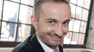 Böhmermann was born and raised in bremen. Jan Bohmermann Privat Familie Herkunft Kinder Das Steckt Hinter Seiner Satire Maske News De
