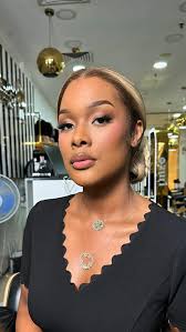 C’est à la bonne humeur que ressemble une journée shooting chez Zuri luxury  hair avec la belle Priskette ❤️, Coiffure: @zurirdc , Cliente :  @priskette_telit