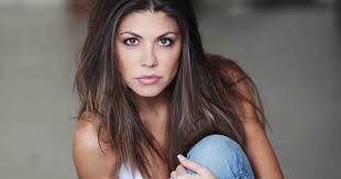 A documentare le vacanze di enrico brignano, reduce da una tournée teatrale, ci ha pensato proprio la moglie flora. Flora Canto Si Sfoga Su Ig Dopo Le Parole Su Di Piu Non Parlo Di Storie Passate