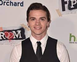 He participates in a summer bucket list challenge while preparing to attend the university of california, berkeley. Joel Courtney 17 Facts About The Kissing Booth Star You Need To Know Popbuzz