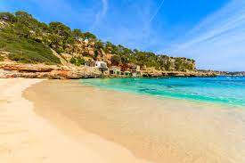Das moderne und renovierte hotel liegt direkt an der playa de palma, die alles bietet, was man für einen traumurlaub braucht. Entdeckt Die Schonsten Strande Auf Mallorca Urlaubsguru