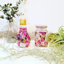 並べてうっとり 話題の ハーバリウム の簡単な作り方 見本集 4yuuu フォーユー 主婦 ママ向けメディア 100均 アイデア ハンドメイド 席札 手作り