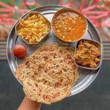 The Curly Hogger On Instagram Saturday Veg Thaali Paratha Mix Sprouts Gravy Bhindi Masala Gulab Jamun I Think I Should Star In 2021 Paratha Masala Veg