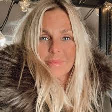 Ulrika Jonsson marks one year sober after 'crippling anxiety' led her to  alcohol