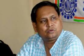 ডেবরা সুপার স্পেশালিটি হাসপাতালে ফল বিতরণ বিধায়কের